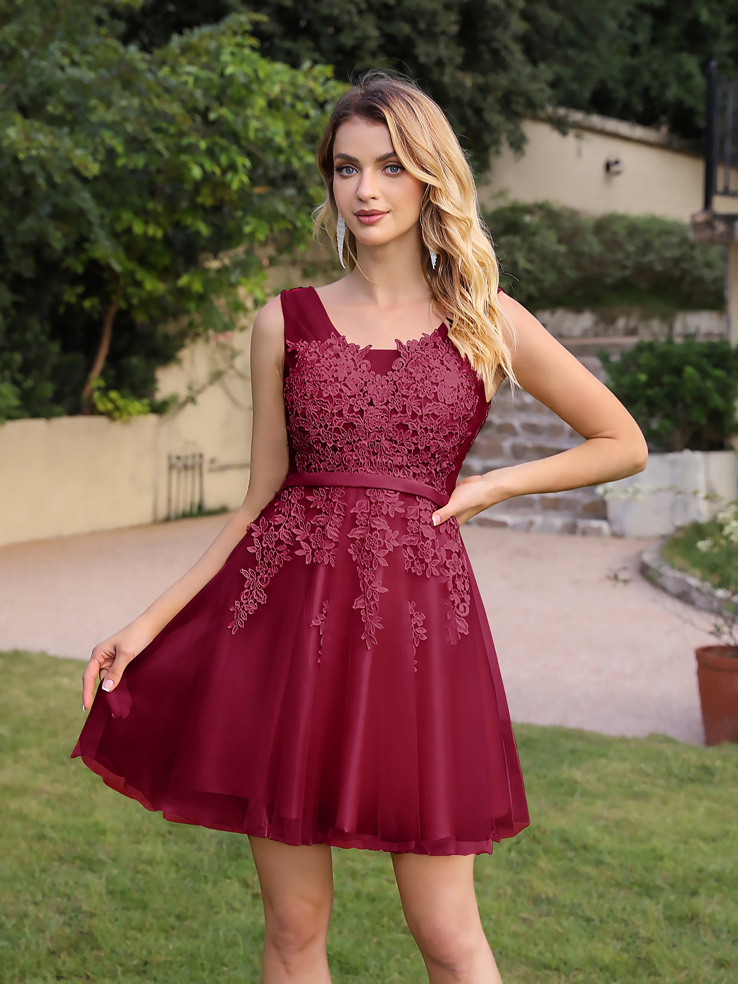 Elegant Short A-line Mini Tulle Formal Dress with Lace Appliques