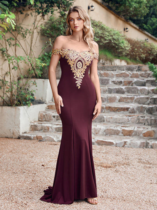 Elegante vestido largo de sirena con hombros descubiertos para dama de honor