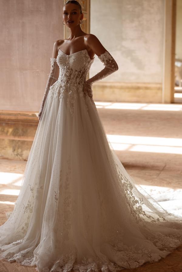 Elegant Ivory Long A-Line Strapless Lace Sweetheart Wedding Dresses