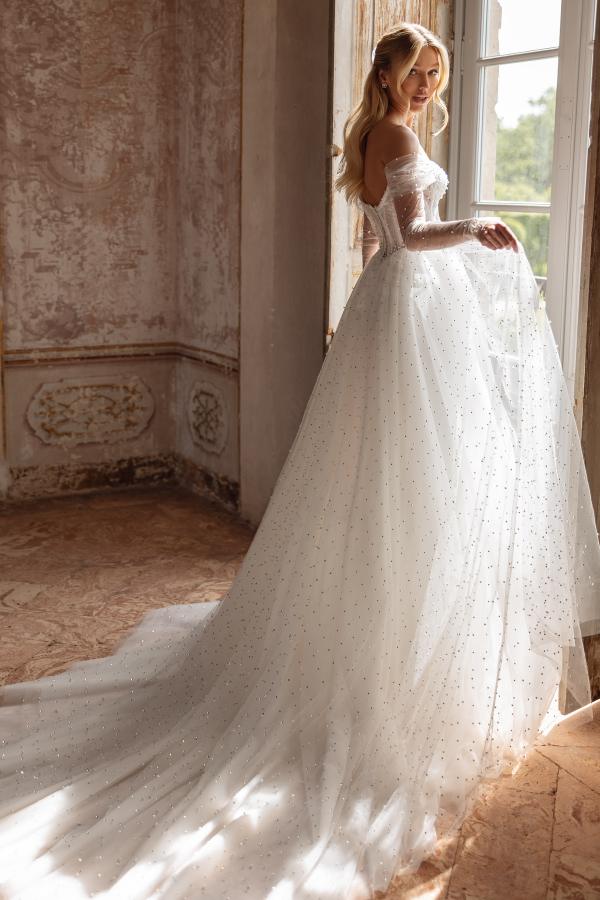 Elegant Long White A Line Off-The-Shoulder Tulle Wedding Dress