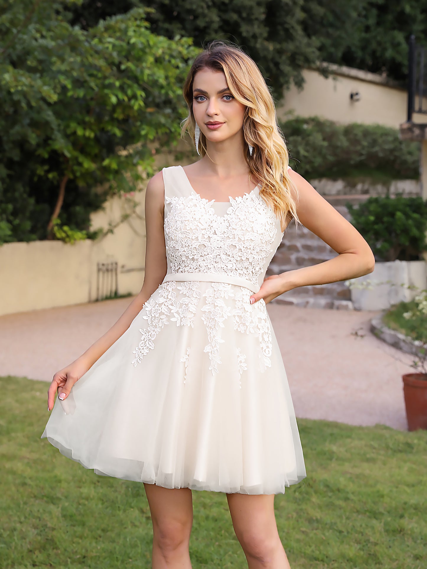 Elegant Short A-line Mini Tulle Formal Dress with Lace Appliques