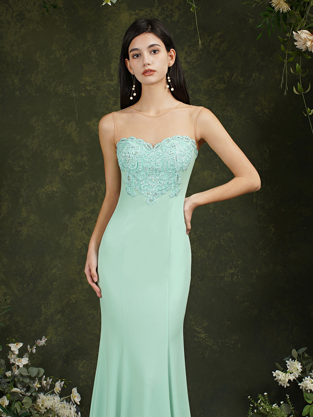 Chic Long Mermaid Sleeveless Lace Appliques Evening Dress