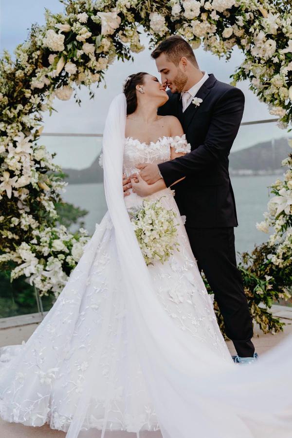 Elegant White Long A-line Off the Shoulder Tulle Floral Lace Wedding Dress