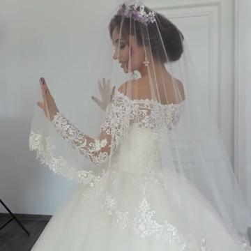 Beautiful Long Sleeve Off the Shoulder Appliques Lace Princess Wedding Dress-BIZTUNNEL