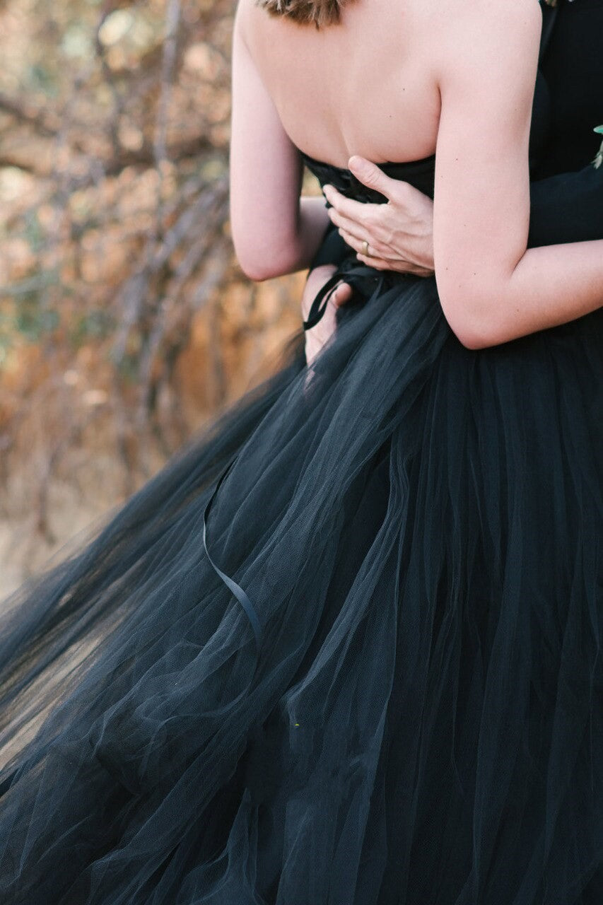 Elegant Long A-line Strapless Tulle Black Wedding Dress-BIZTUNNEL