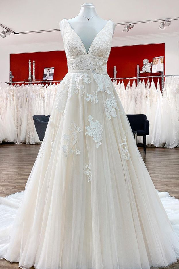 Elegant Long Princess V-neck Tulle Backless Wedding Dress with Lace-BIZTUNNEL