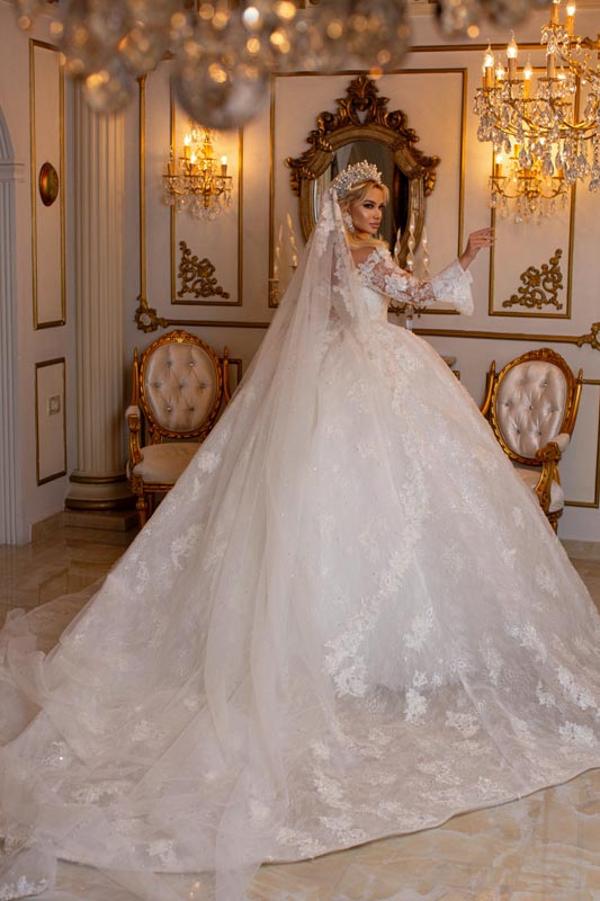 Princess White Long Sleeves Wedding Dresses V Neck Lace Appliques Ball Gowns