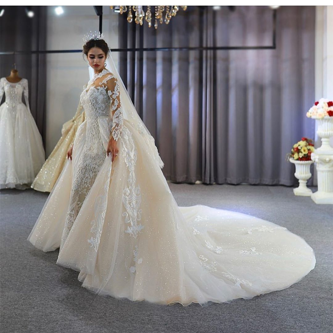 Gorgeous Long A-Line Sweetheart Appliques Lace Wedding Dress with Sleeves-BIZTUNNEL