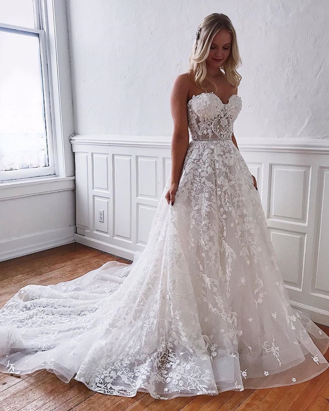 Gorgeous Long A-line Sweetheart Lace Wedding Dress-BIZTUNNEL