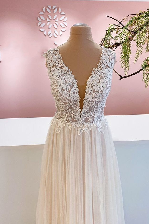 Long A-Line Sweetheart Tulle Backless Wedding Dress With Floral Lace-BIZTUNNEL