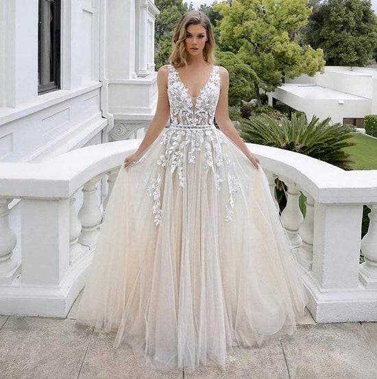 Luxury Long A-line V-neck Tulle Sleeveless Backless Wedding Dress with Lace-BIZTUNNEL